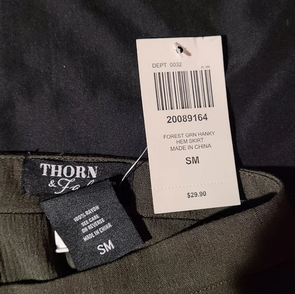 Hot Topic Forest GRN Hanky Hem Skirt - Picture 4 of 4